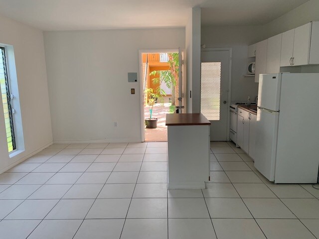 Building Photo - 7901 SW 64th Ave