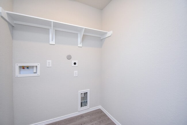 Building Photo - 8006 Camphor Ct