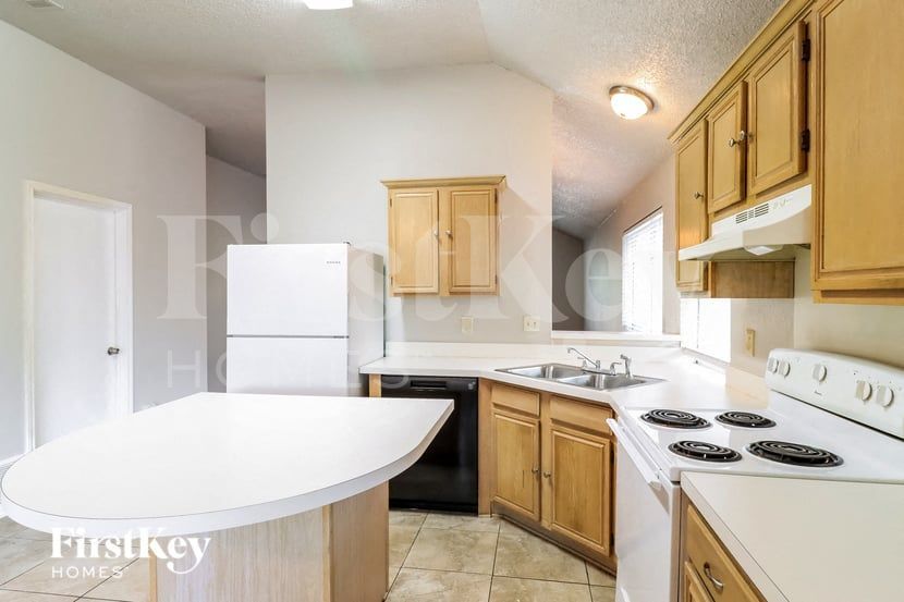 Building Photo - 1129 Rosewood Ln