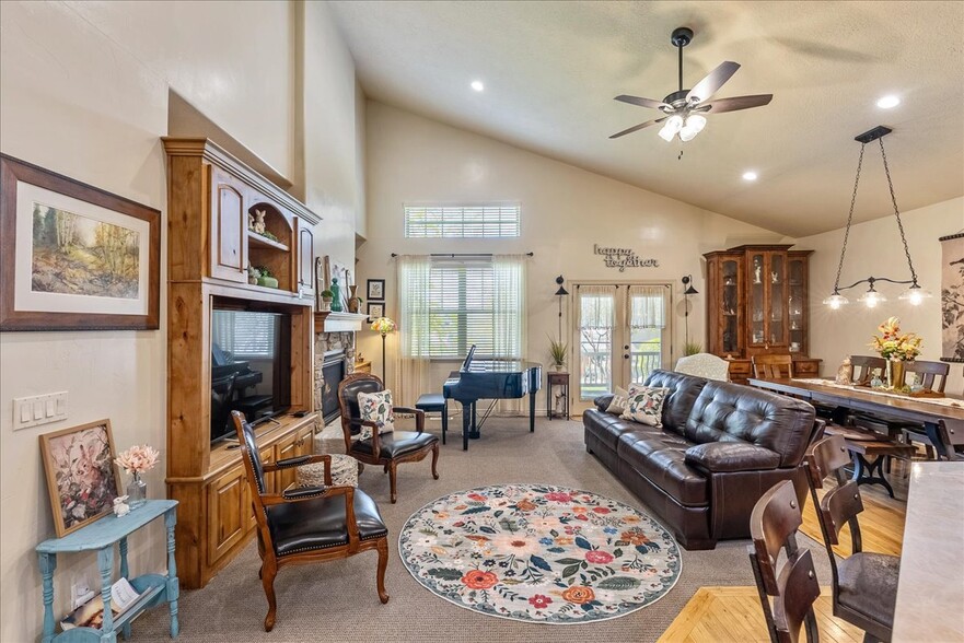 Building Photo - 1747 W Little Willow Cove