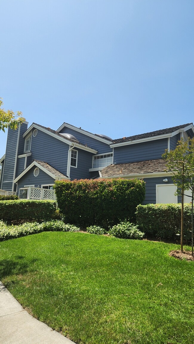 Building Photo - 421 Burlington Ct