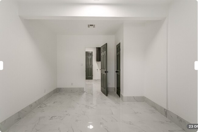 Building Photo - ASK ABOUT OUR VALENTINES DAY MOVE-IN SPECI...