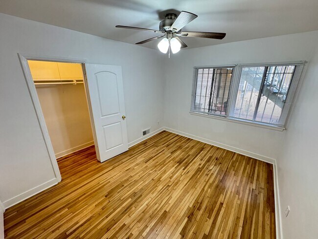 Building Photo - Quaint 3 bedroom Apt Home on 439-443 N. Spaulding Ave.