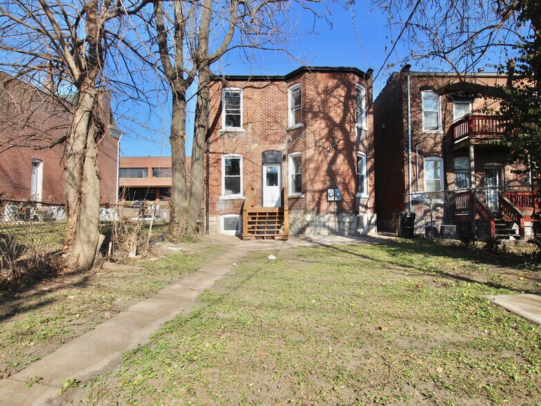 Building Photo - 3526 Vista Ave