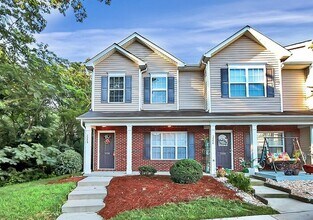 Building Photo - End Unit 3BD/2.5BA Townhome in Mill Creek!