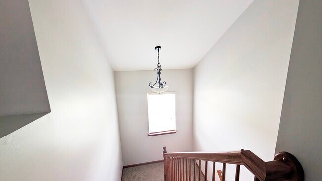 Building Photo - 1713 Fieldstone Dr N