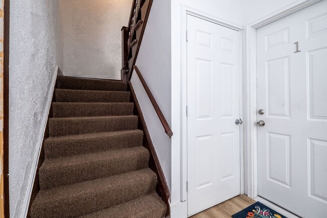 Building Photo - 627 Hague St