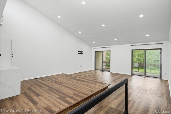 Building Photo - 7432 Azalea Ct