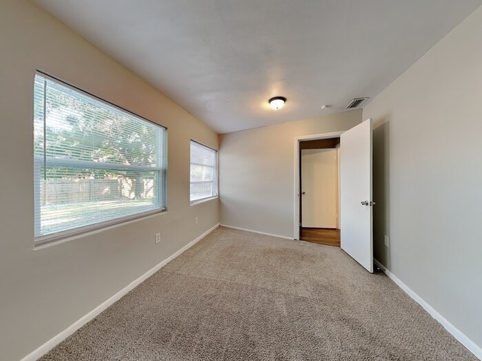 Building Photo - 1627 N Powers Dr