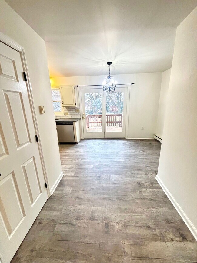 Building Photo - 4 Pheasant Ln