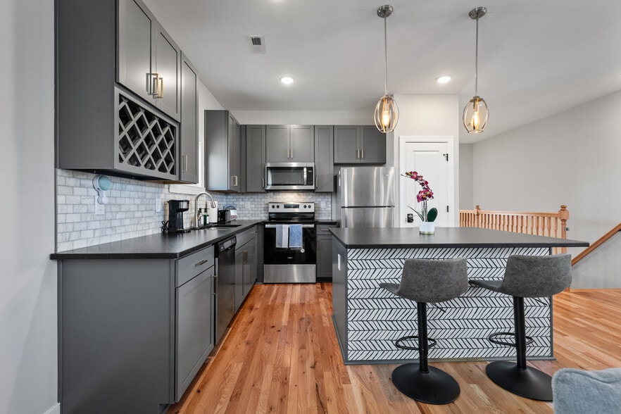Kitchen - 2511 Porter St