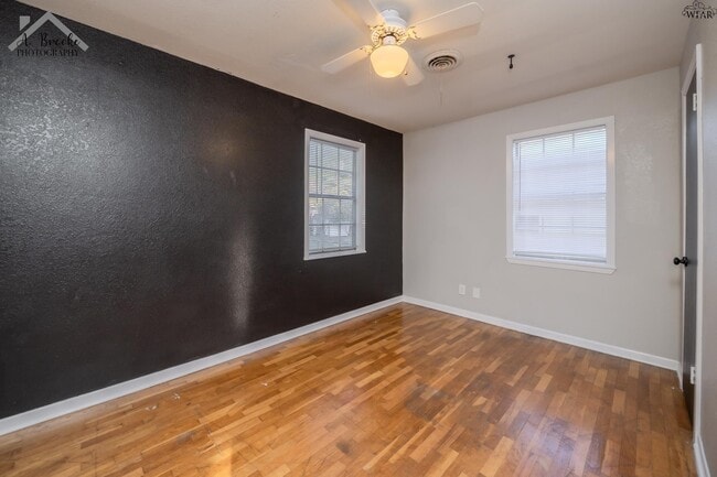 Building Photo - 2920 Featherston Ave