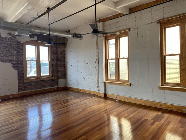 Interior Photo - 112 South Gay Street