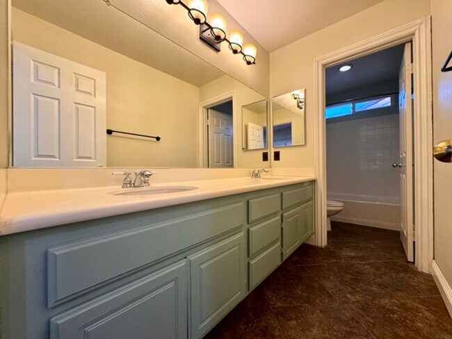 Building Photo - Beautiful 4 Bedroom Murrieta Home with Sol...