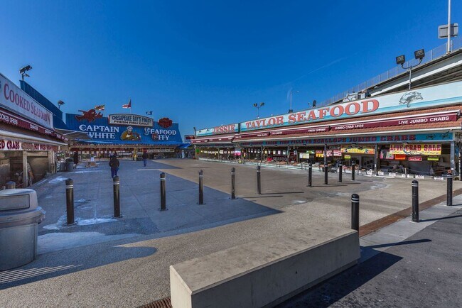 Building Photo - 1 bedroom 1 bathroom Condo in Navy Yard!