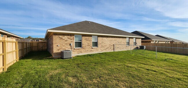 Building Photo - 3 Bedroom 2 Bath Duplex in Copperas Cove V...