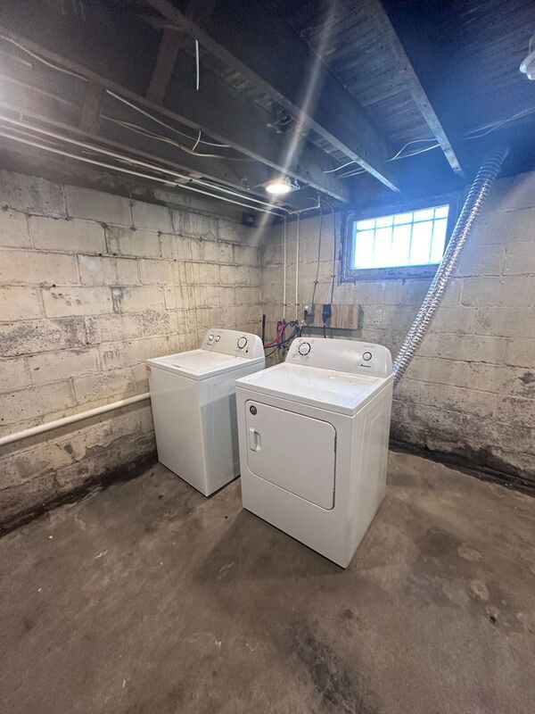 Building Photo - 431 E 14th Ave