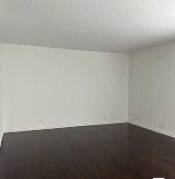 Building Photo - 4444 Wilshire Blvd