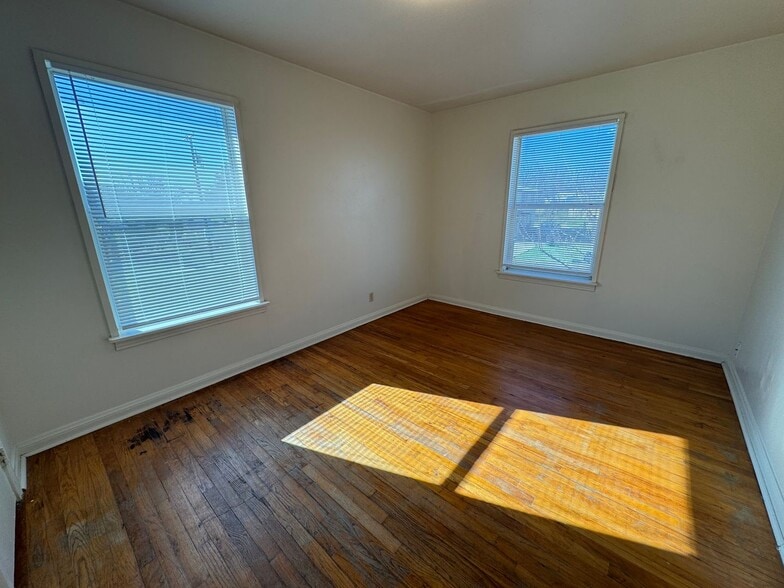 Building Photo - 803 Sissom Rd