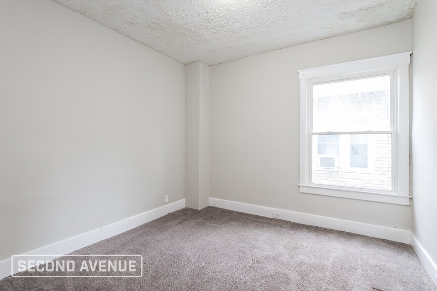 Building Photo - 635 S 43rd St