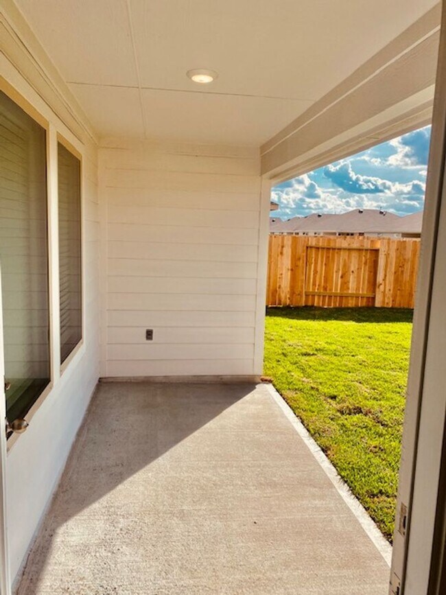 Building Photo - . BEAUTIFUL BRAND NEW 3 BEDROOM BATH HOME ...