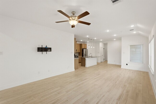 Building Photo - 10035 Crescendo Wy