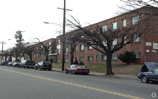 Primary Photo - Treeview Manor Apartments