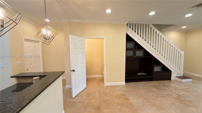 Building Photo - 3887 Tree Top Dr