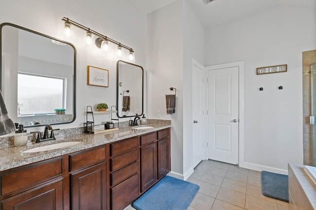 Building Photo - 8222 Groveland Hills Dr