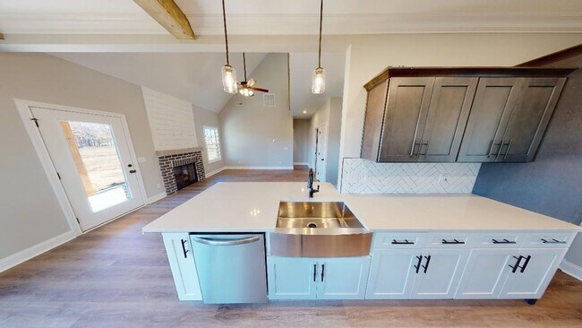 Building Photo - MODERN FARMHOUSE