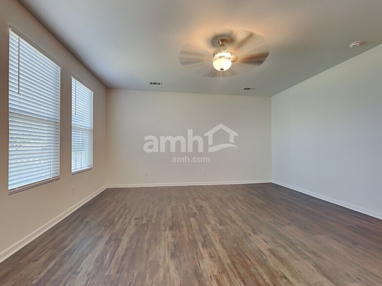 Building Photo - 347 Southwilde Way