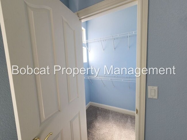 Building Photo - 1240 Flintwood Dr