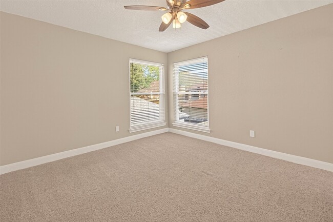 Building Photo - 1709 Coles Farm Dr