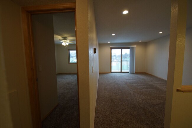 Building Photo - Pinto Suite