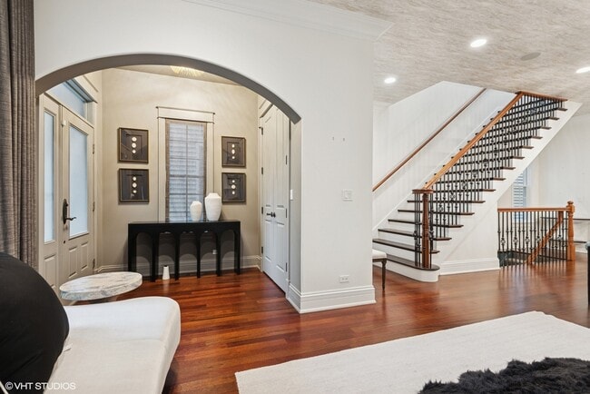Building Photo - 4516 N Damen Ave
