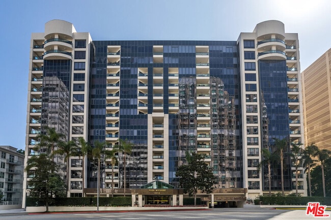 Building Photo - 10724 Wilshire Blvd