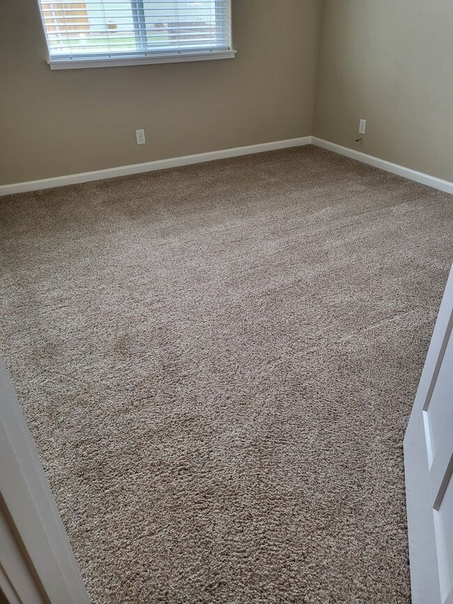 Building Photo - 3 bed 2 bath Single Family Home for Rent in Grants Pass