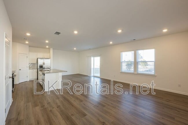 Building Photo - 724 Warm Rays Wy