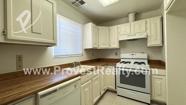 Building Photo - 13193 Begonia Rd
