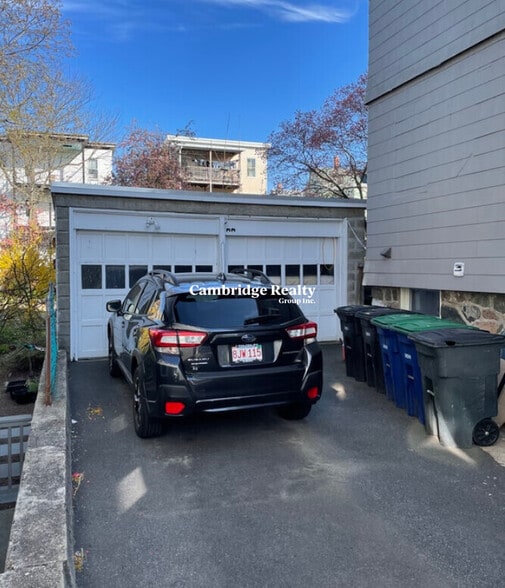 Building Photo - 14 Dow St