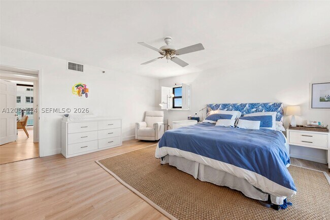 Building Photo - 2575 S Bayshore Dr
