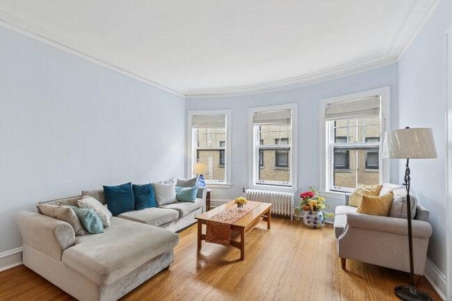 Building Photo - 832 Michigan Ave