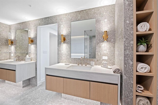 Building Photo - 900 N Ocean Blvd