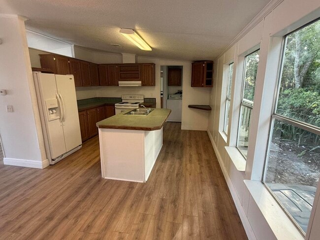 Building Photo - 12002 SW Sandalfoot Blvd