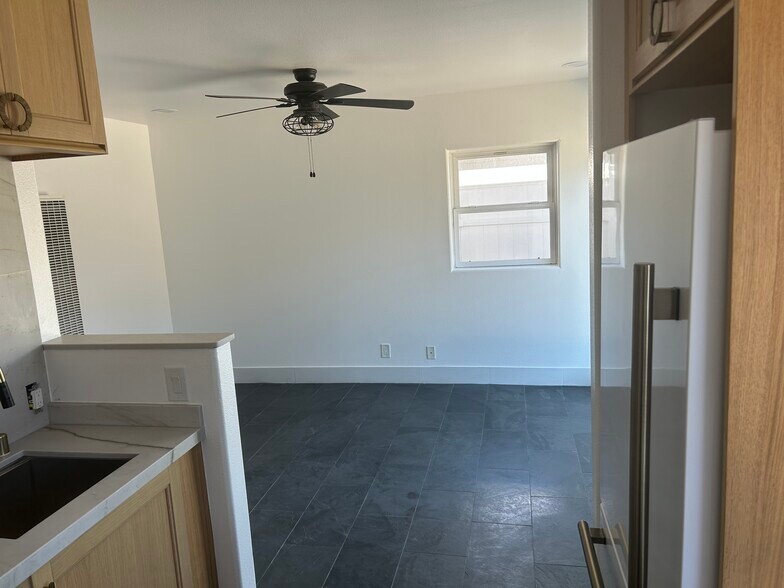 Building Photo - 3705 Sunset Ln