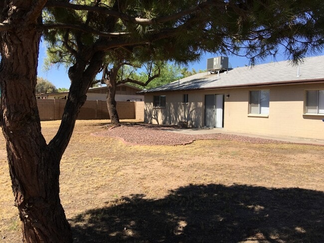 Building Photo - Tempe 3 Bed, 2 Bath Single Story Rental House