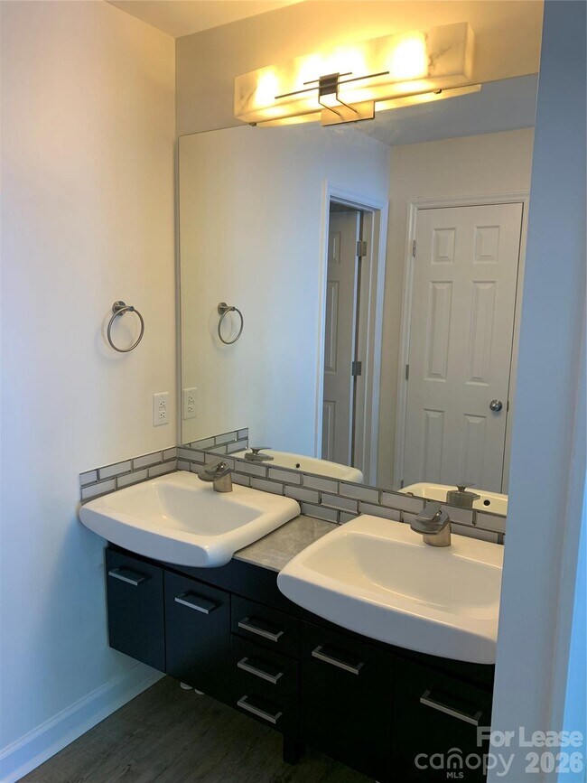 Building Photo - 672 Portside Dr