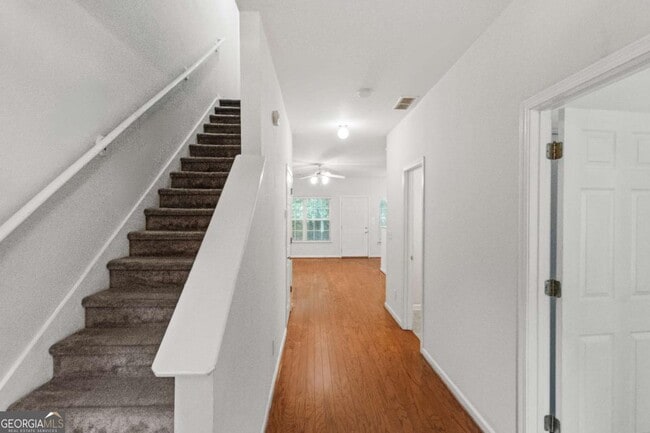 Building Photo - 239 Brookview Dr