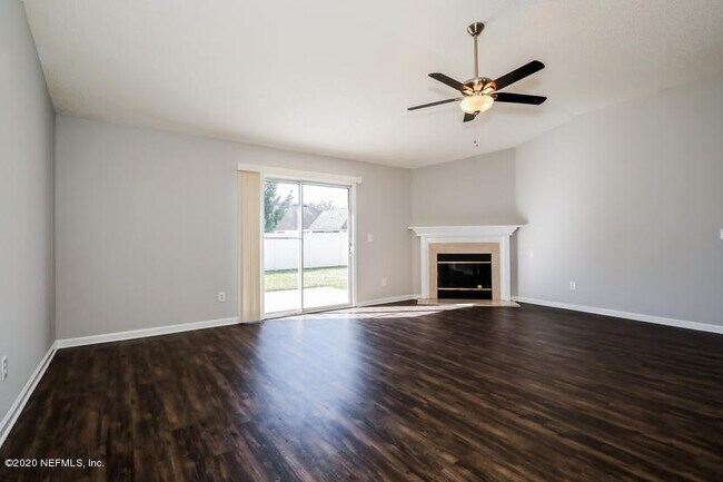 Building Photo - 3757 Woodbriar Dr