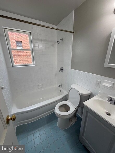 Building Photo - 229 Endsleigh Ave